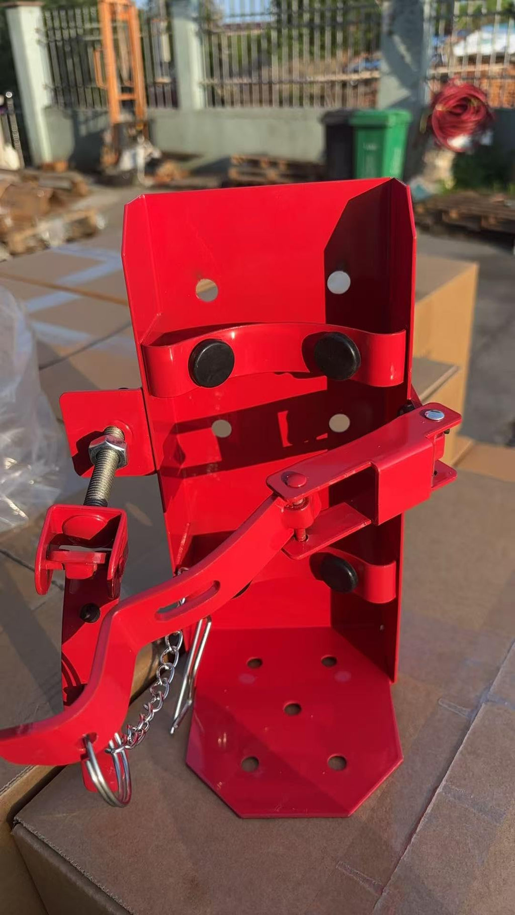 Heavy Duty Fire Extinguisher Brackets & Mounts Steel Red Y552165